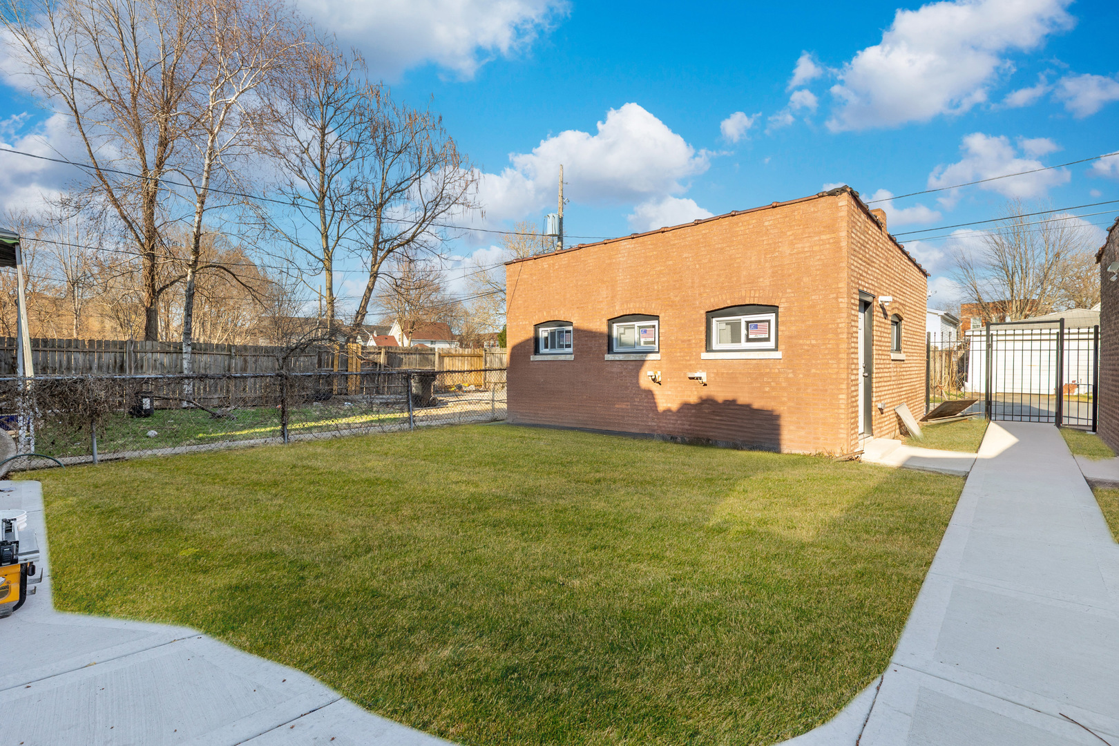 6737 S Sangamon Street