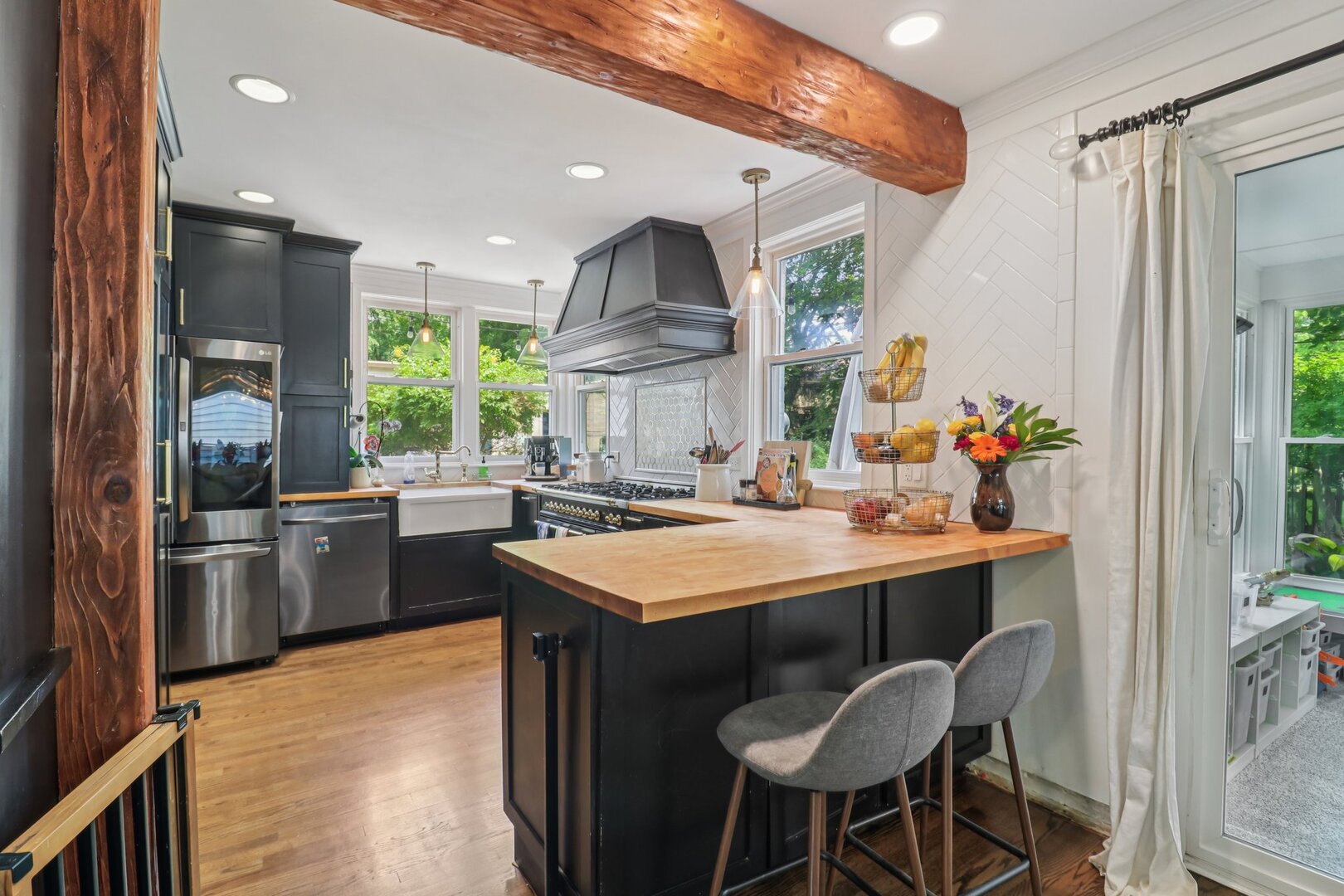 9513 Lincolnwood Drive