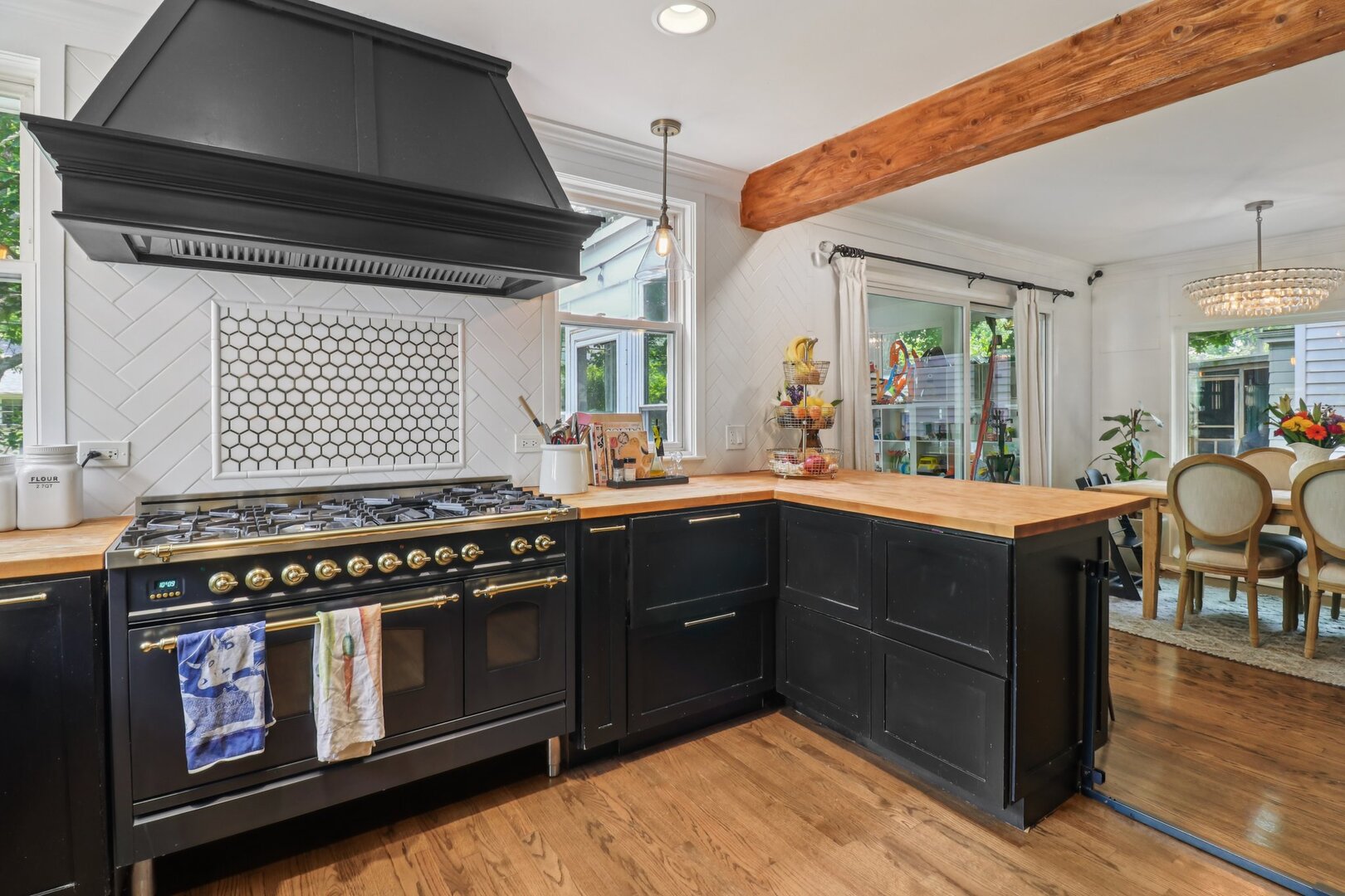 9513 Lincolnwood Drive