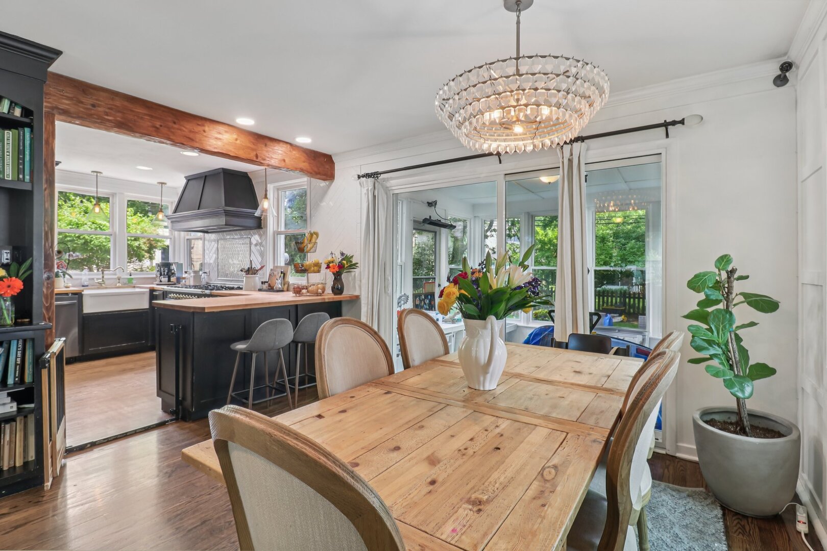 9513 Lincolnwood Drive