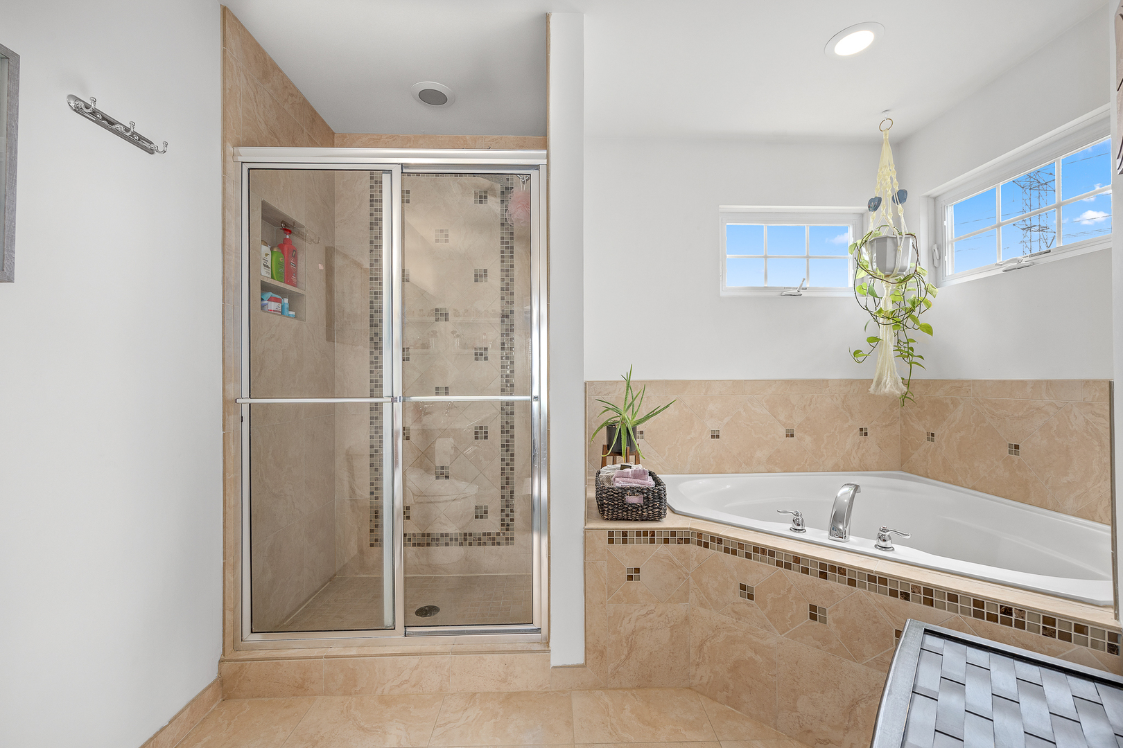 714 N Sleepy Hollow Lane