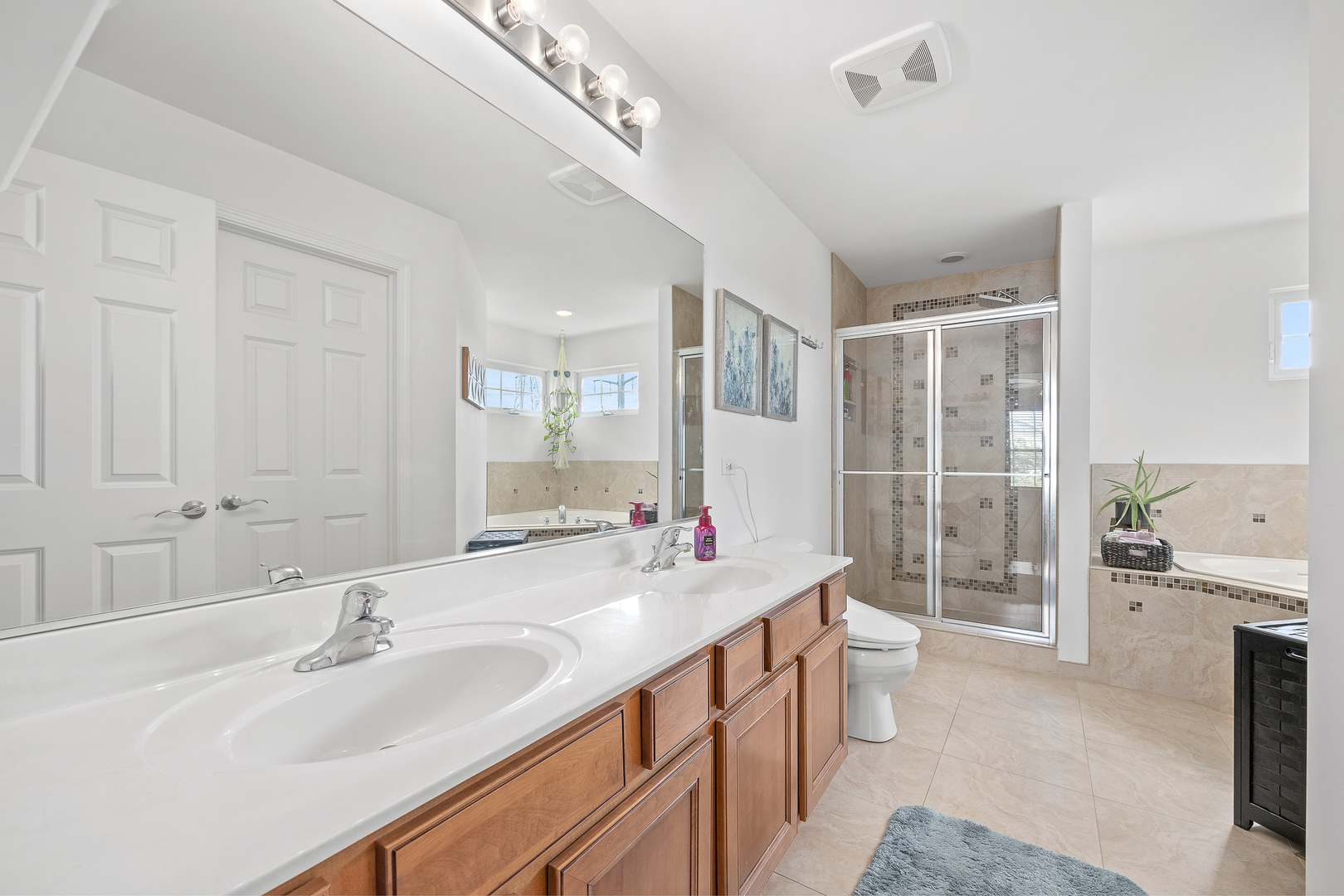 714 N Sleepy Hollow Lane