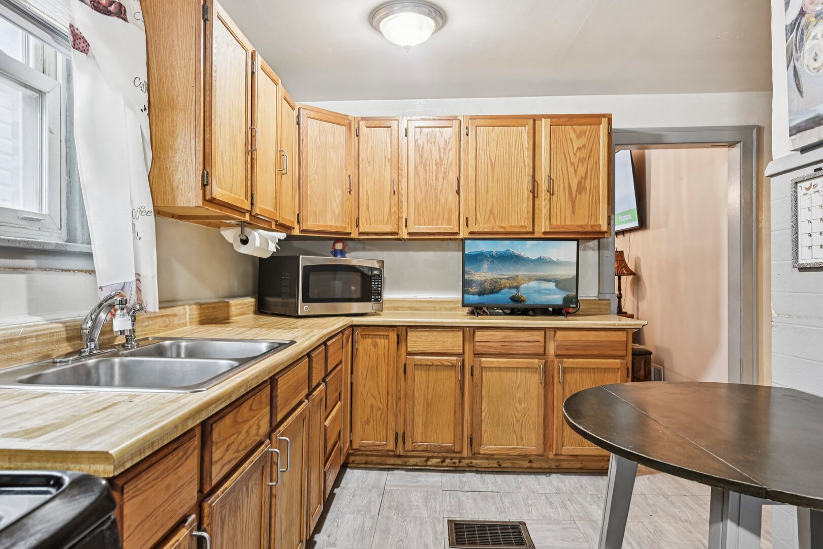 2118 W 70th Place