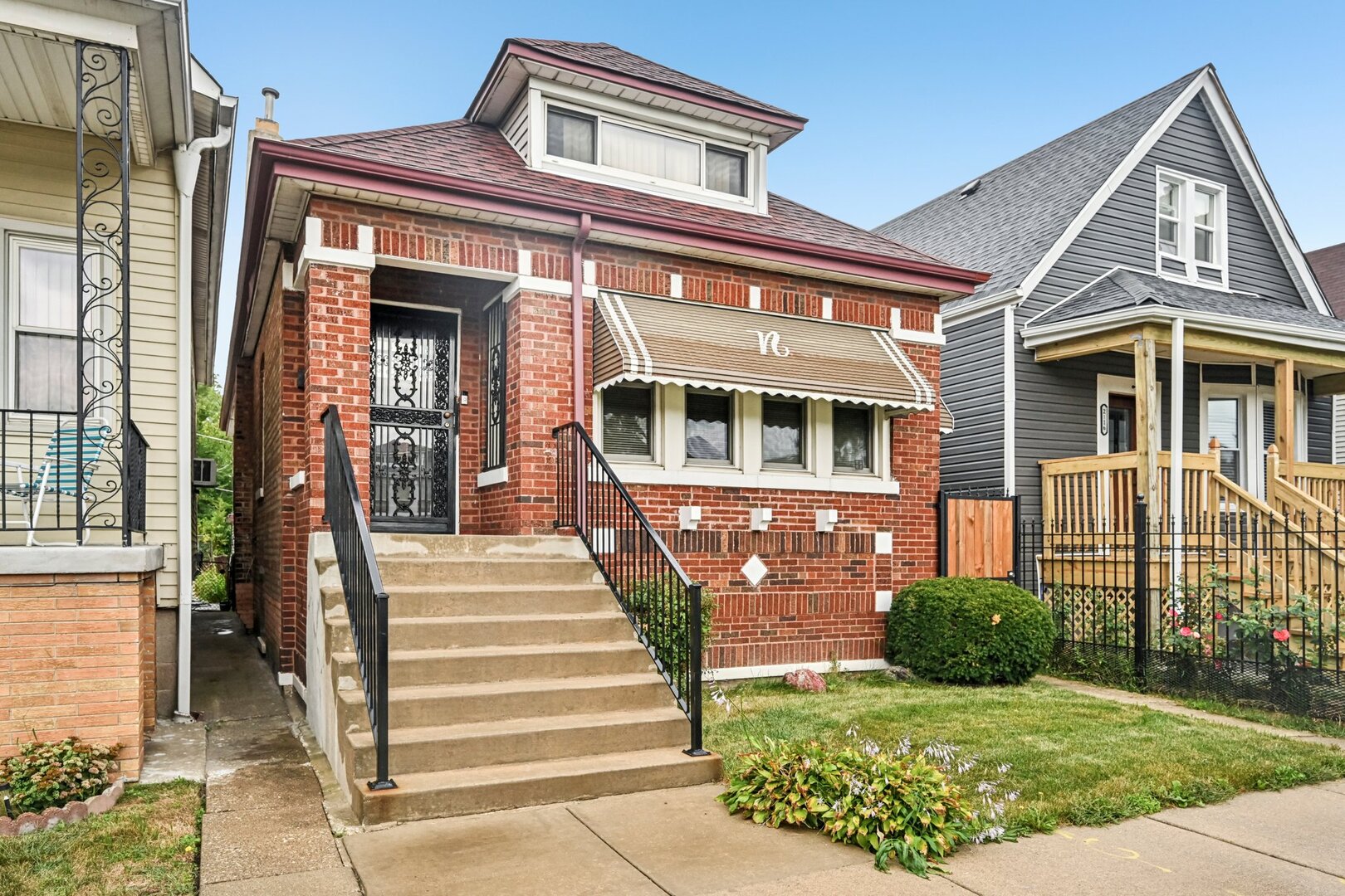 2118 W 70th Place