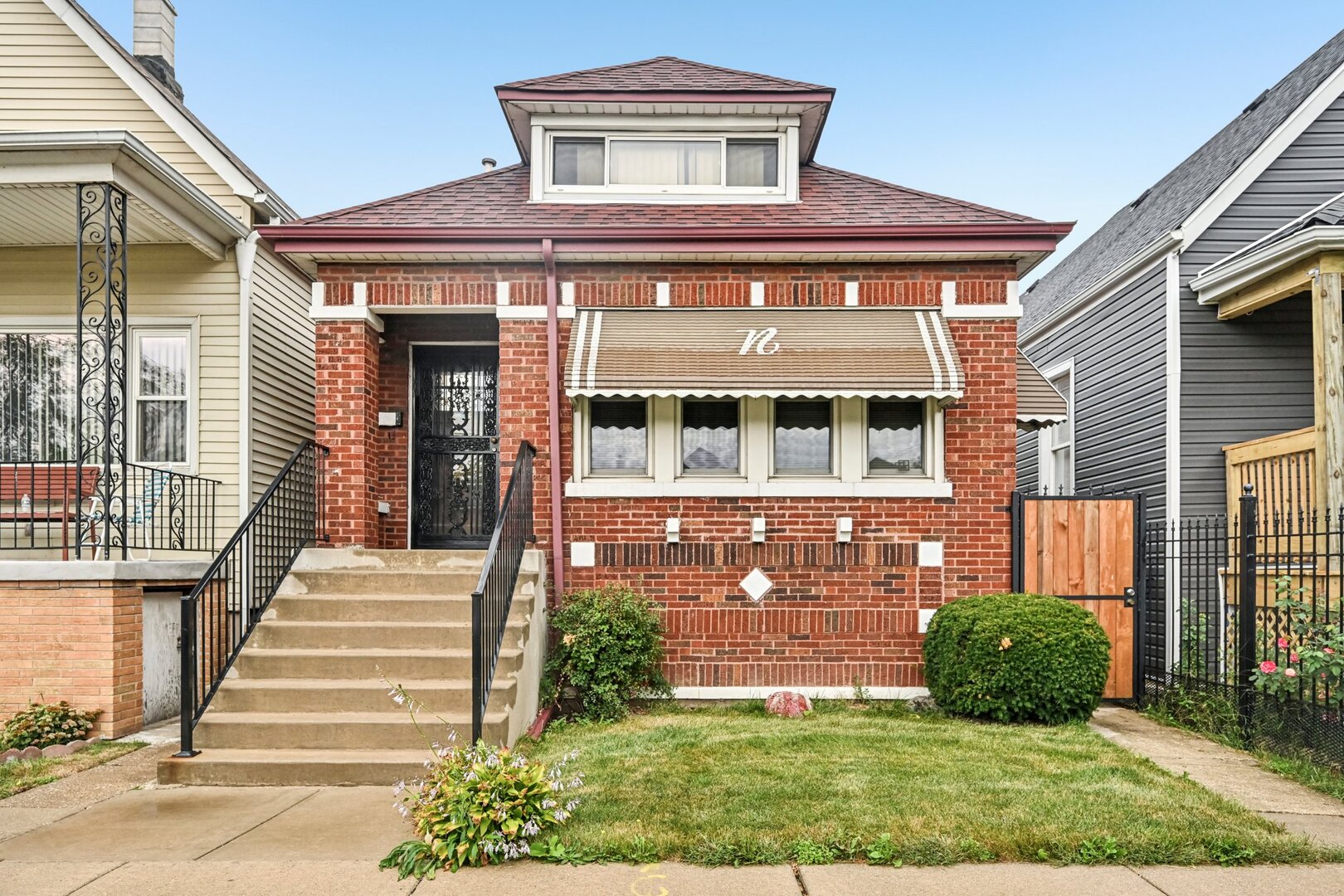 2118 W 70th Place