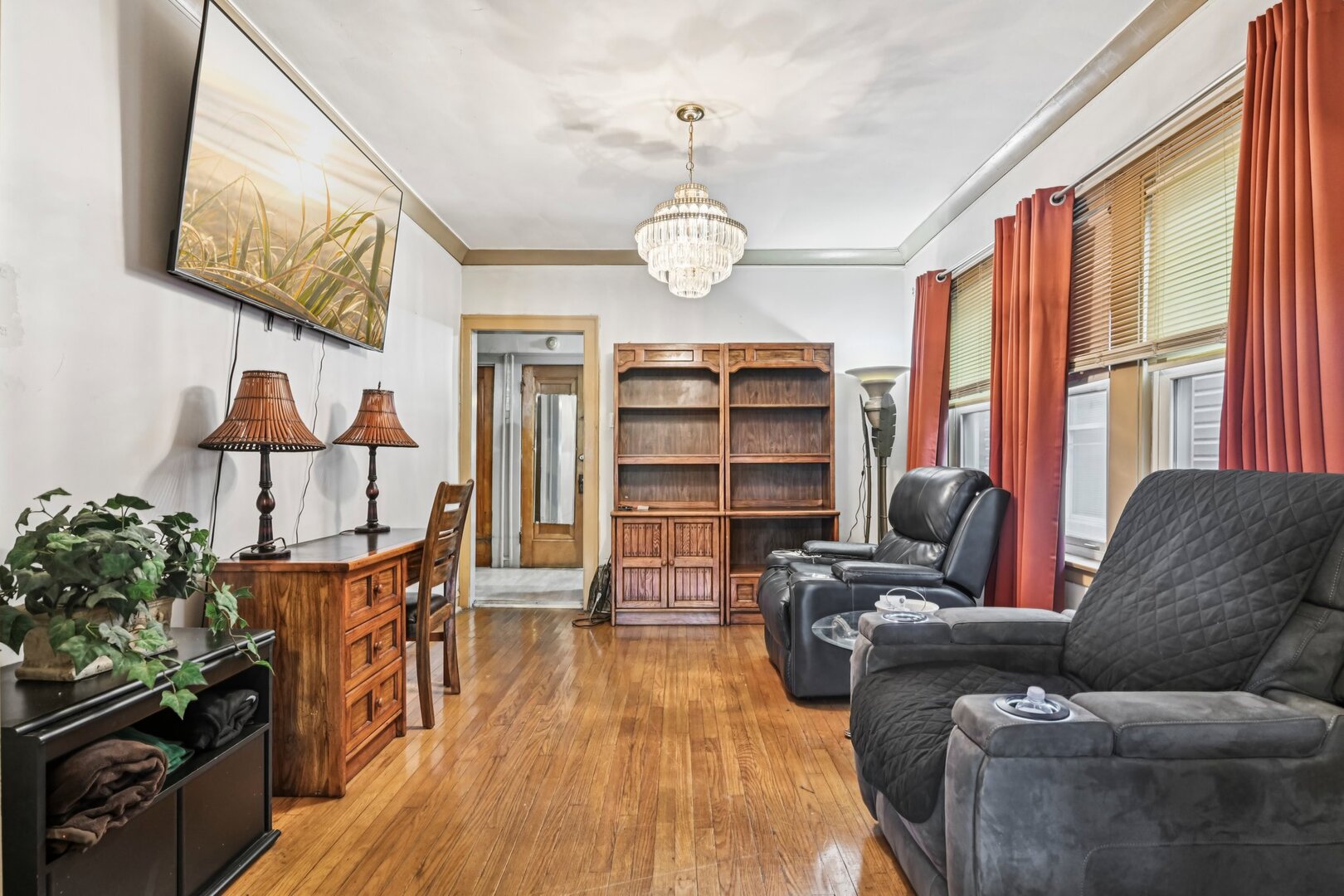 2118 W 70th Place
