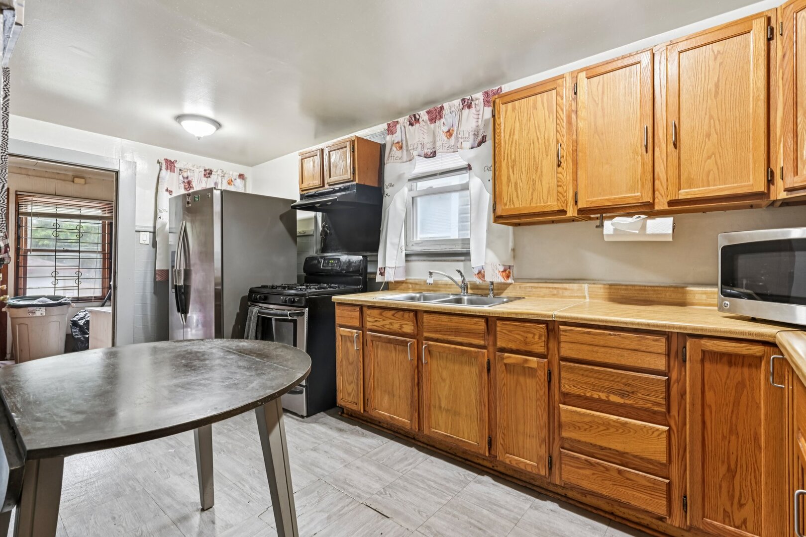 2118 W 70th Place