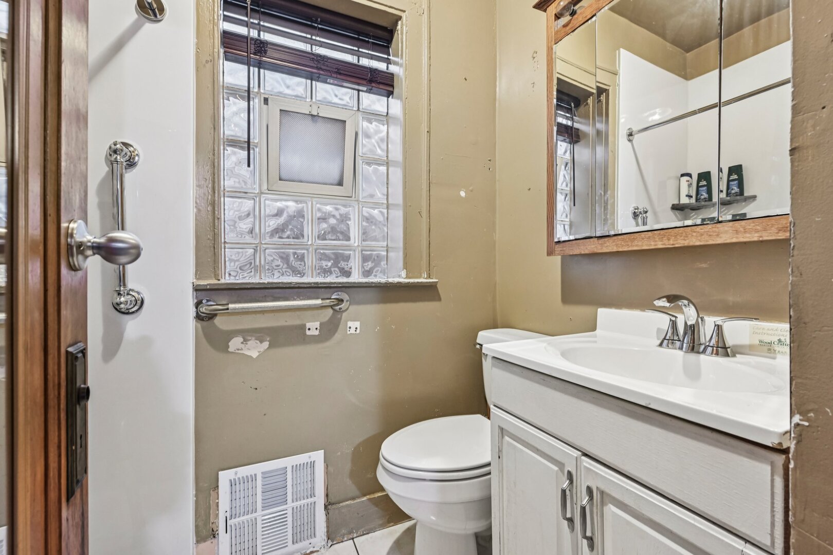 2118 W 70th Place