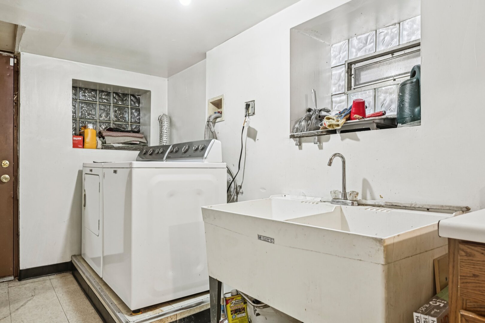 2118 W 70th Place