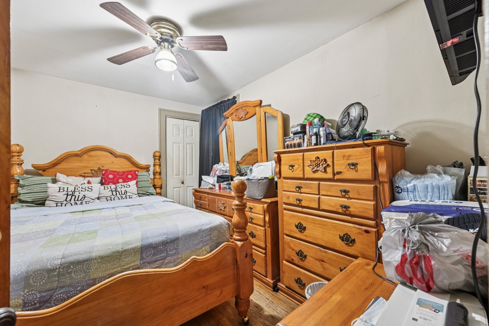 2118 W 70th Place