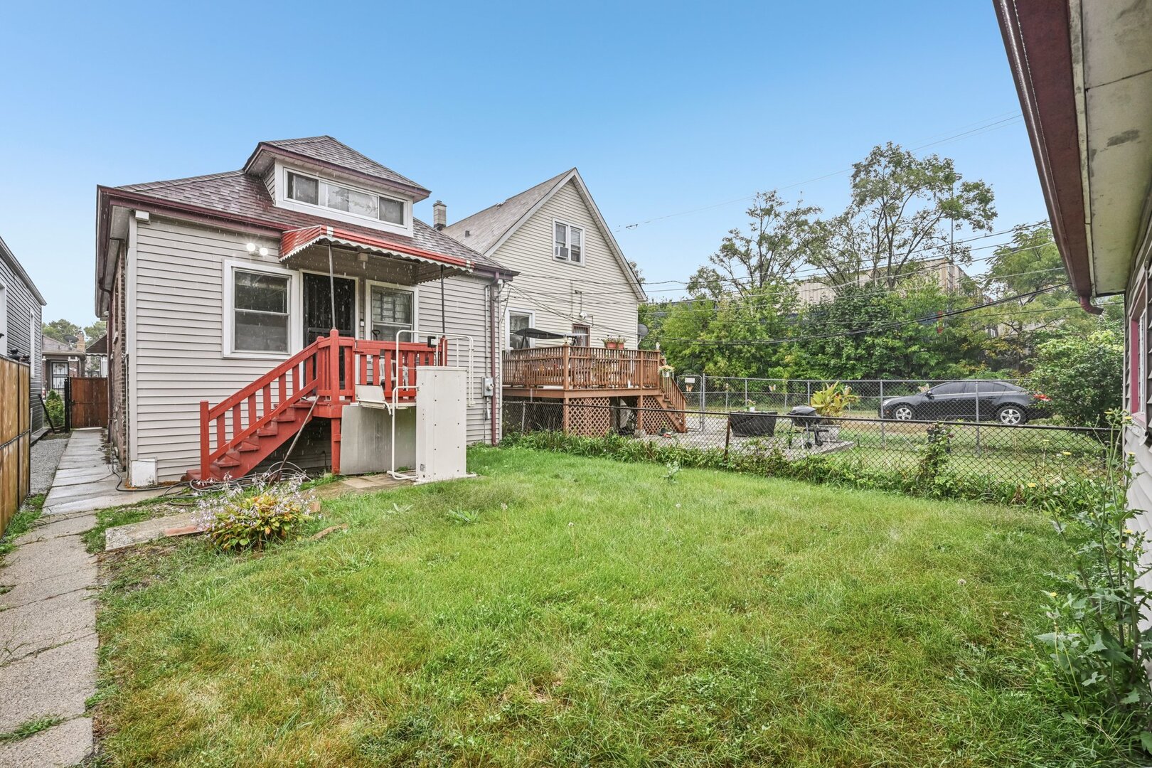 2118 W 70th Place