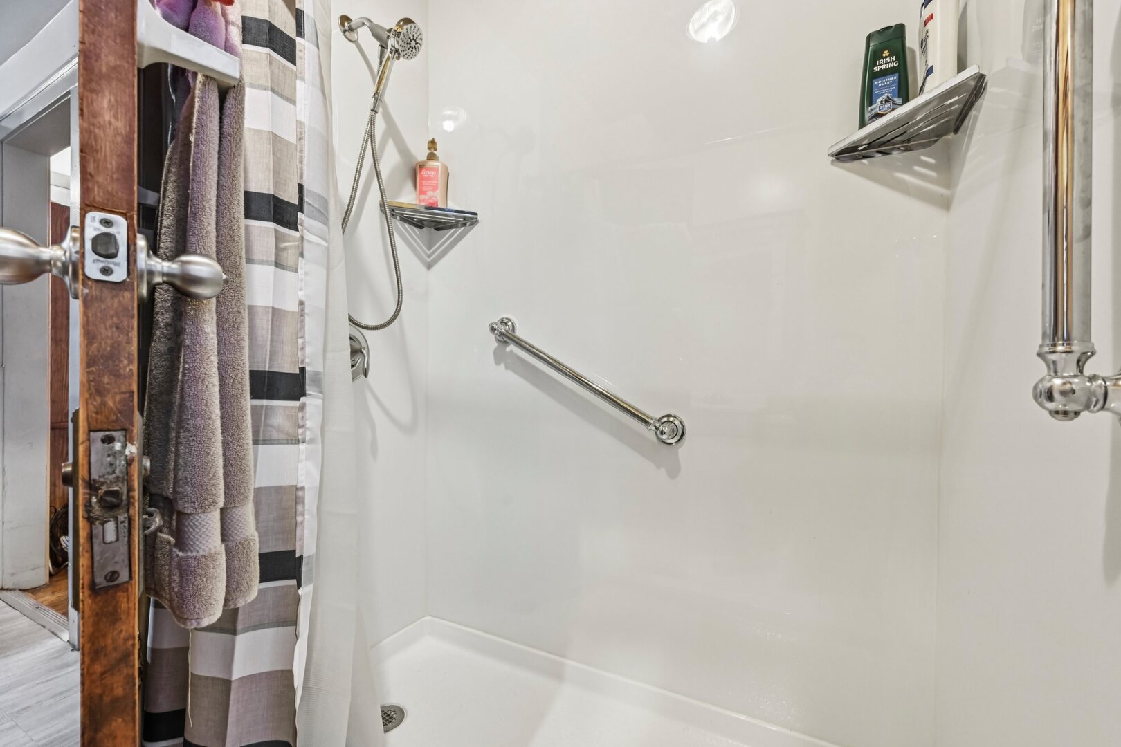 2118 W 70th Place