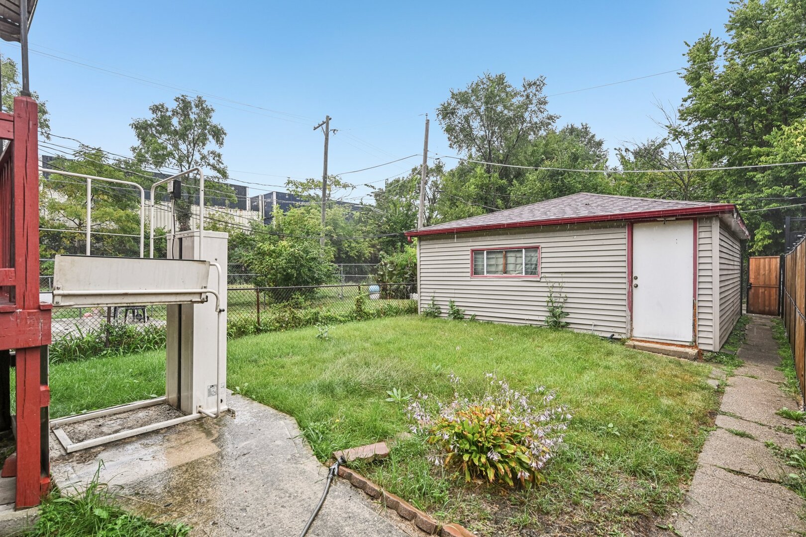2118 W 70th Place