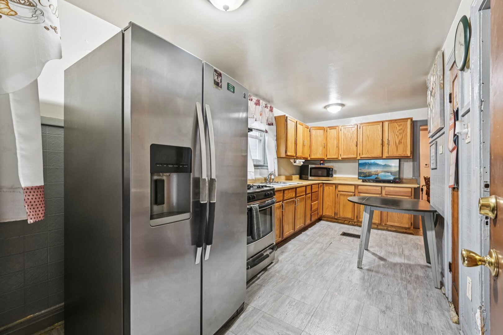 2118 W 70th Place