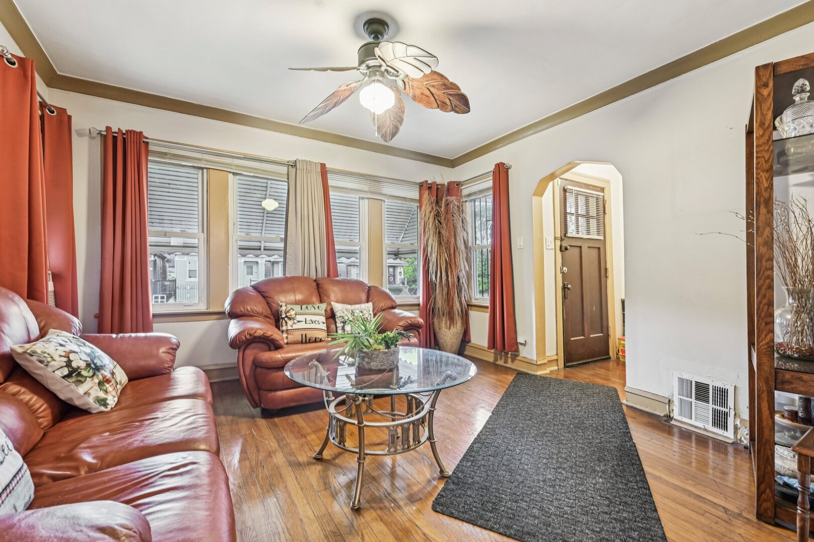 2118 W 70th Place
