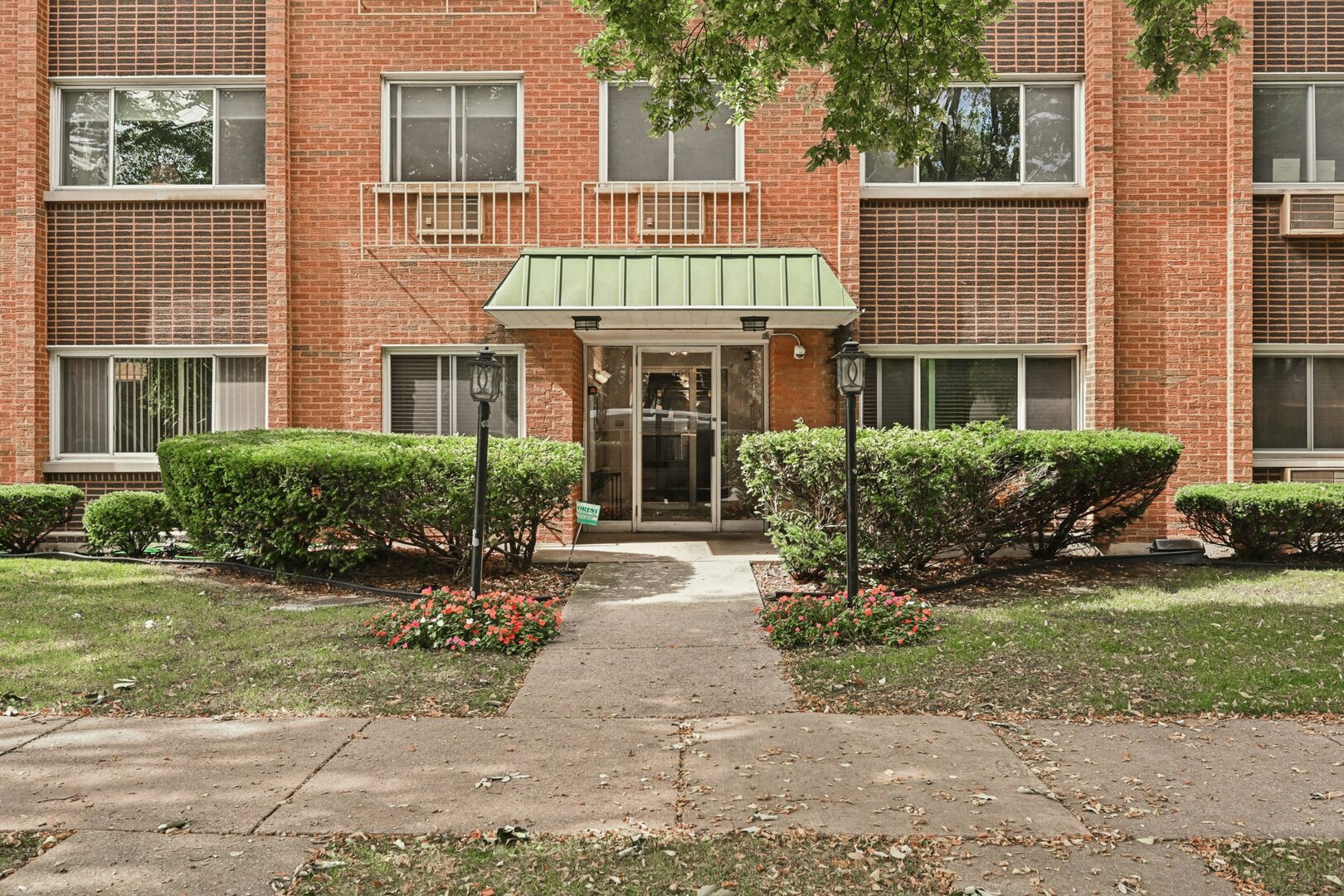 433 S Lombard Avenue Unit: 33