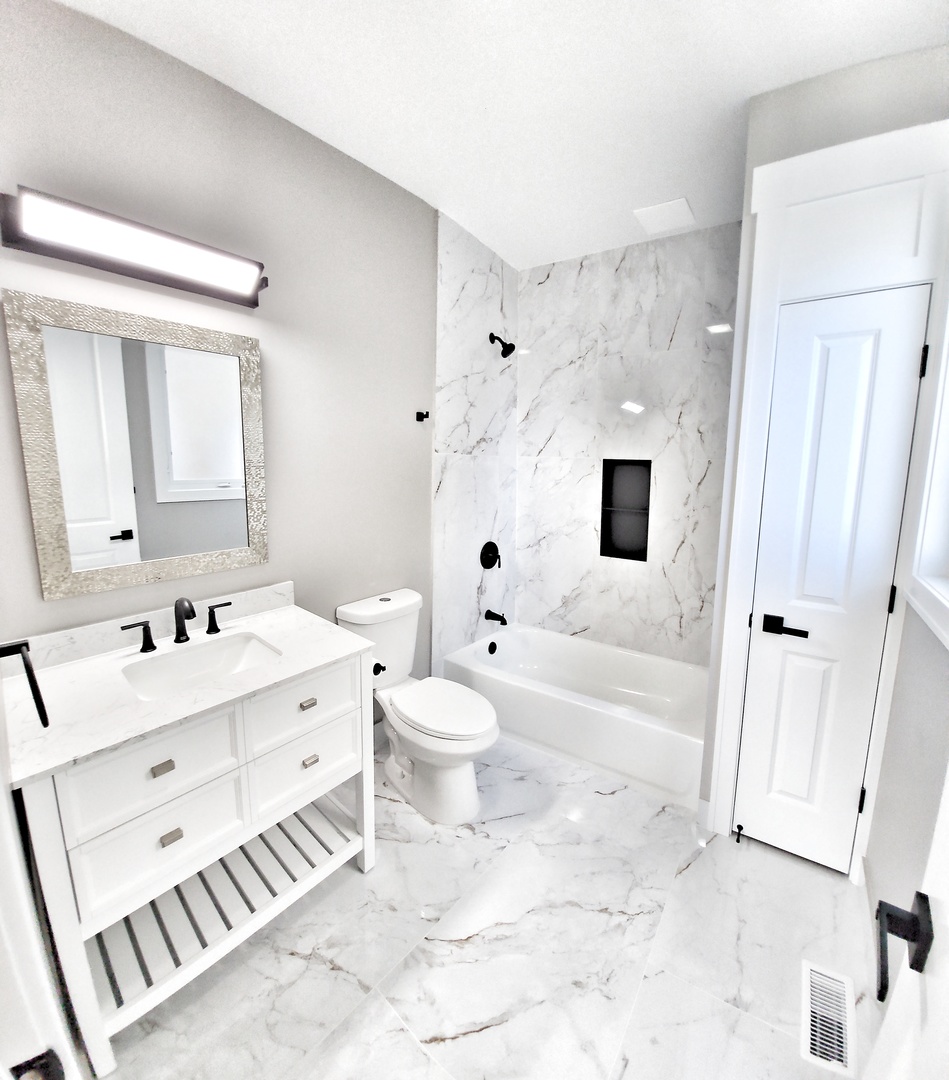 5605 N Overhill Avenue