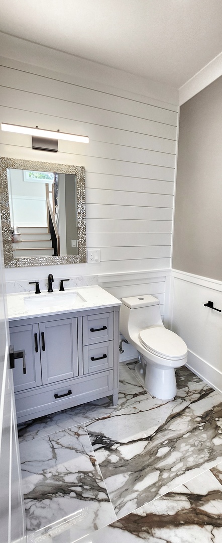 5605 N Overhill Avenue