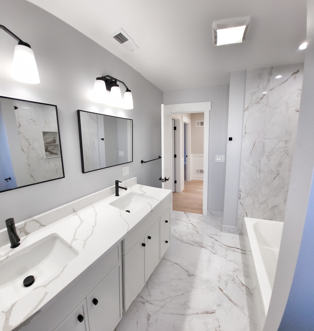 5605 N Overhill Avenue