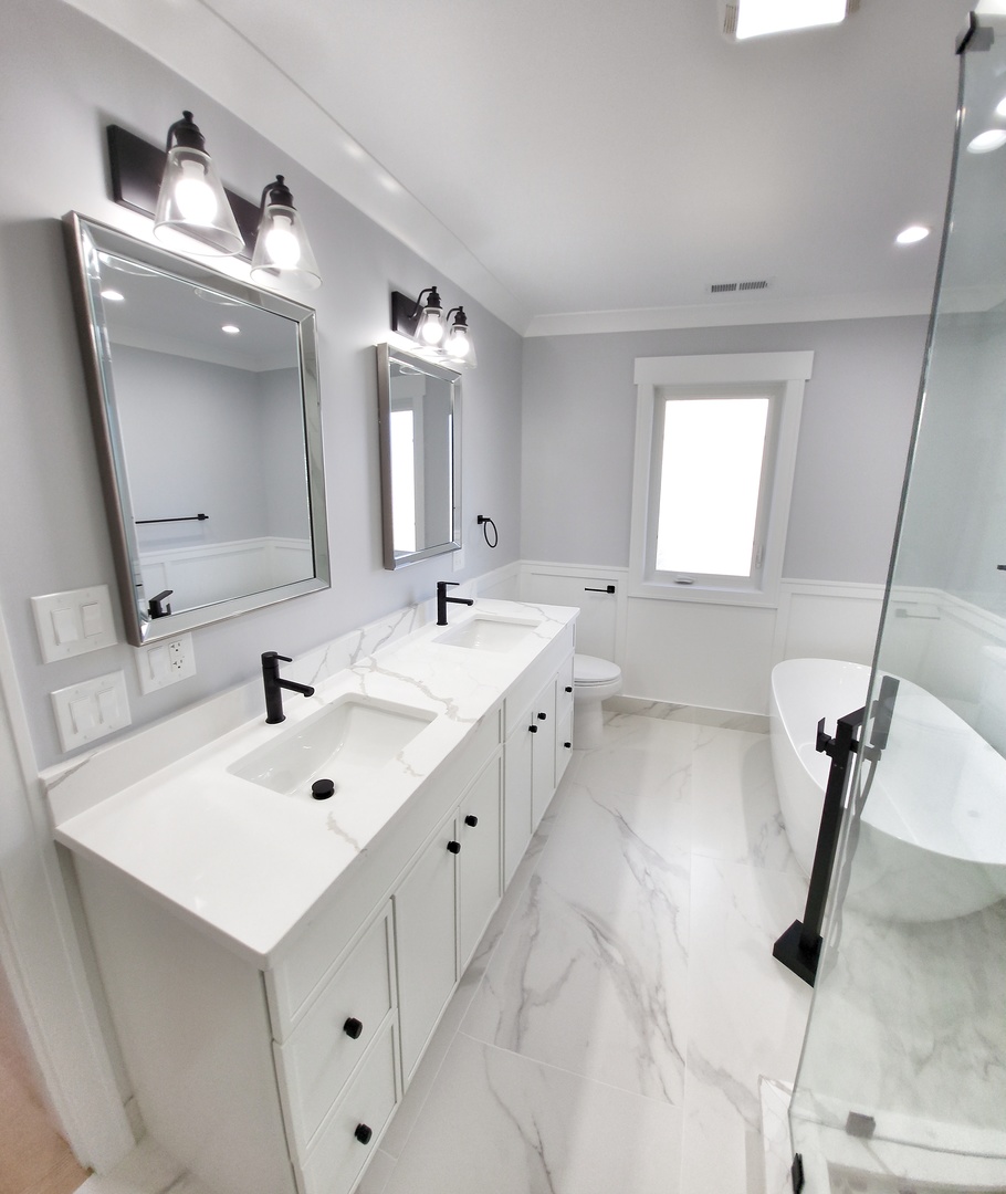 5605 N Overhill Avenue