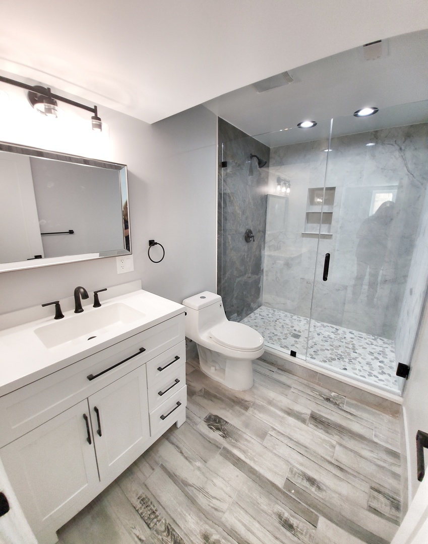 5605 N Overhill Avenue