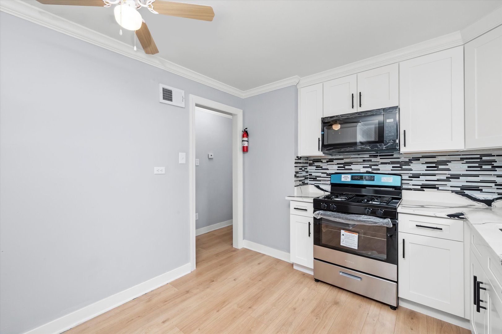 14728 Kenwood Avenue