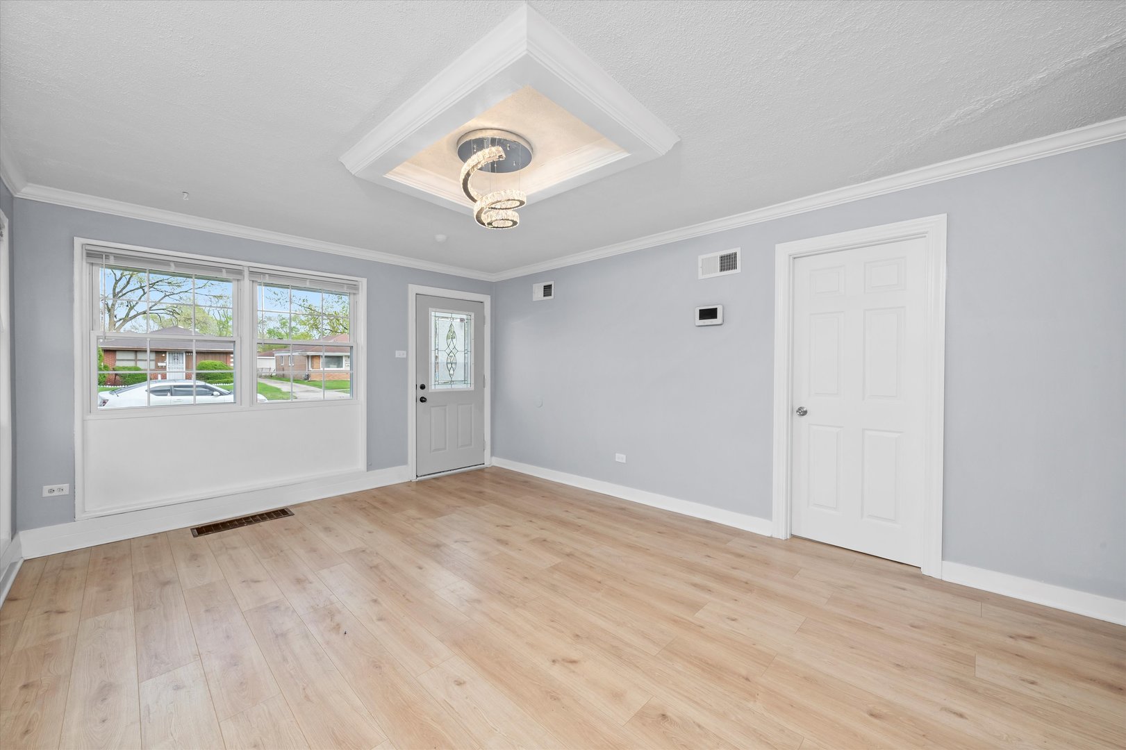 14728 Kenwood Avenue