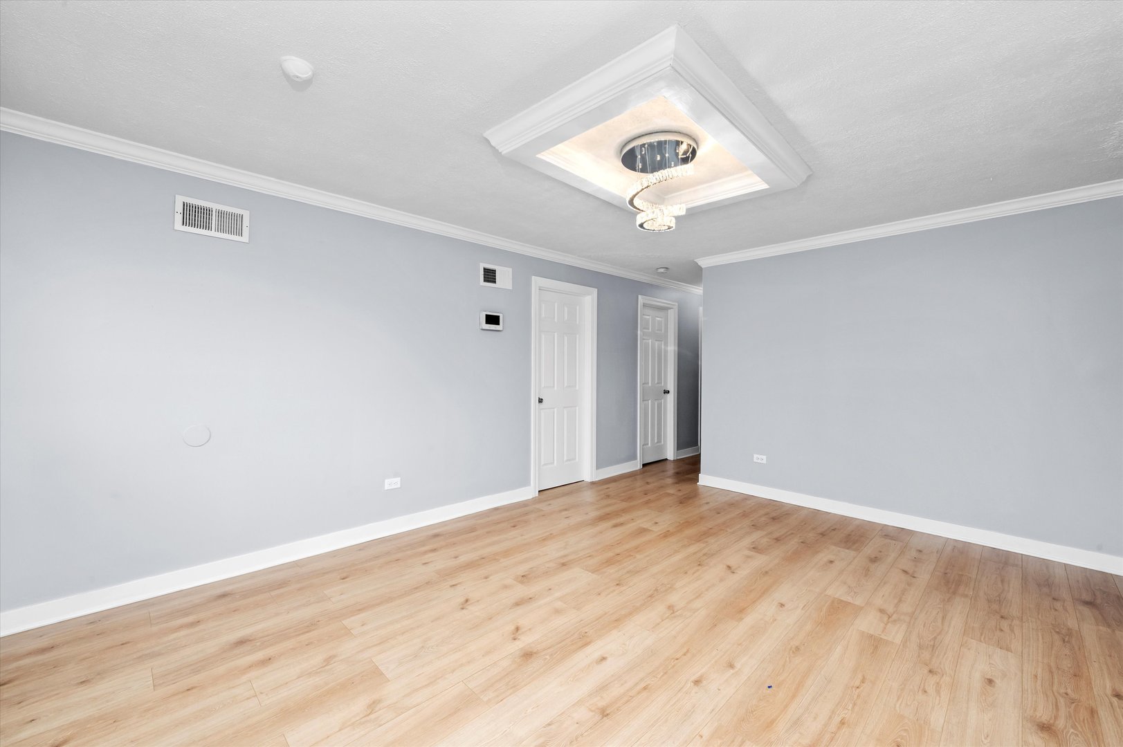 14728 Kenwood Avenue