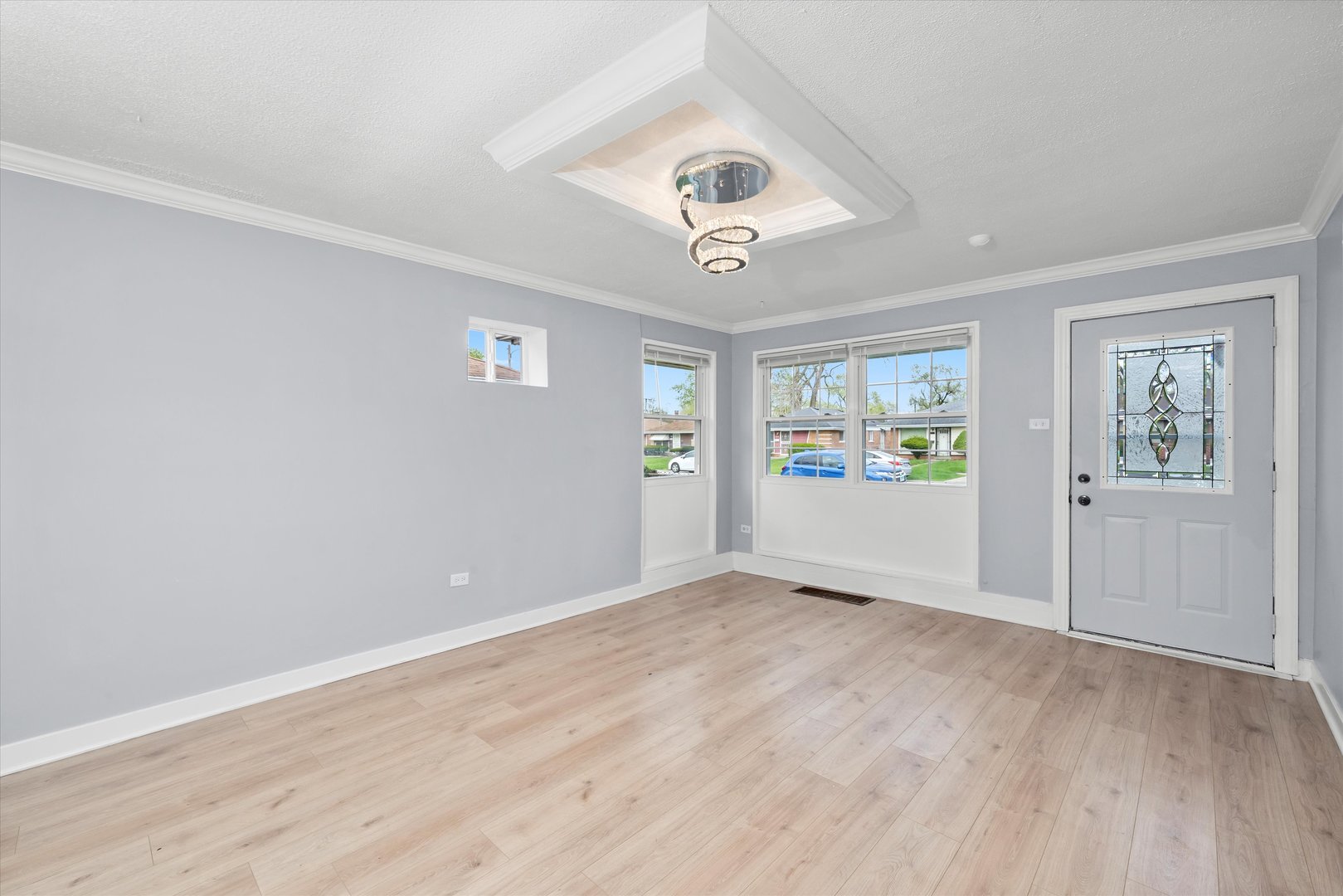 14728 Kenwood Avenue