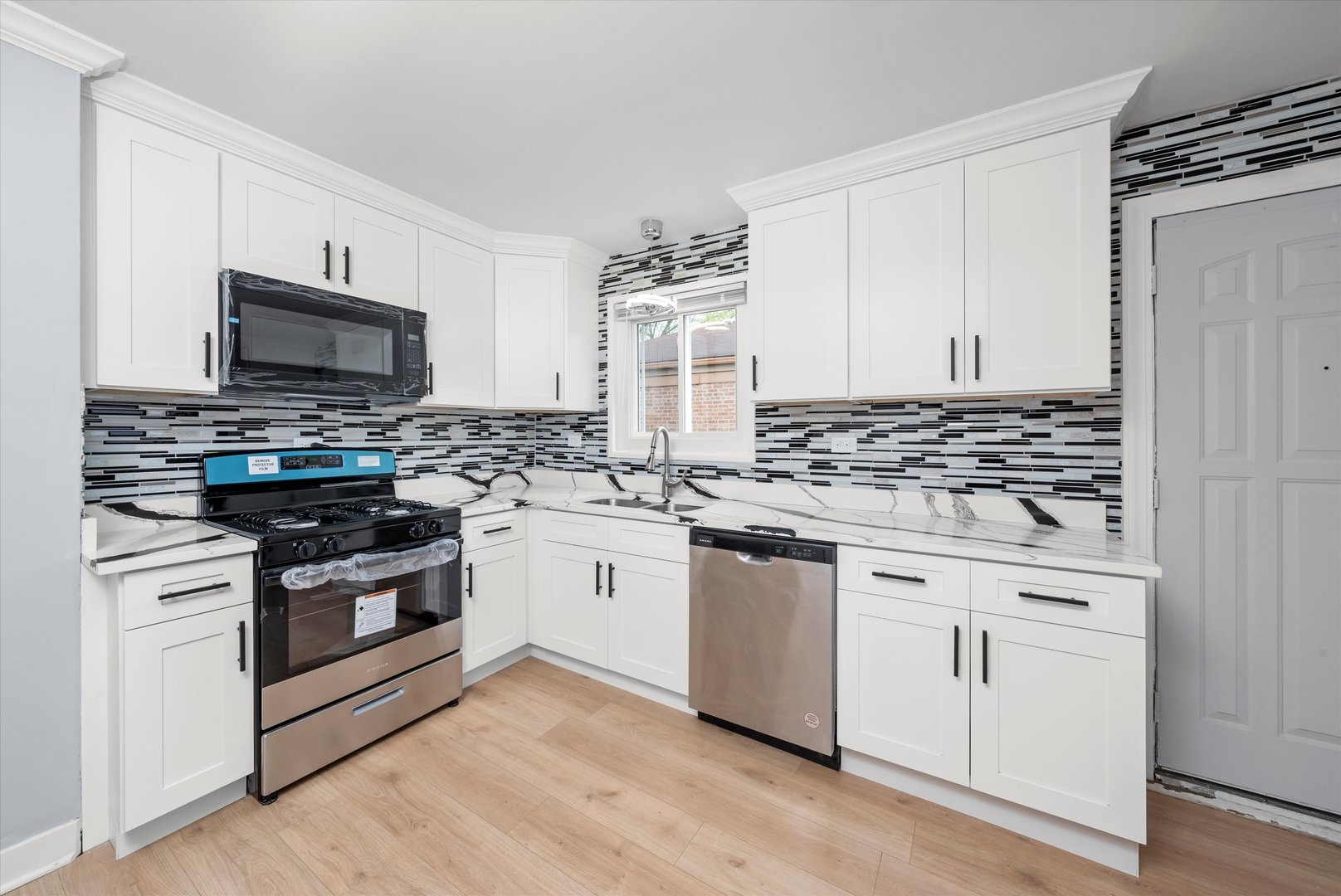 14728 Kenwood Avenue