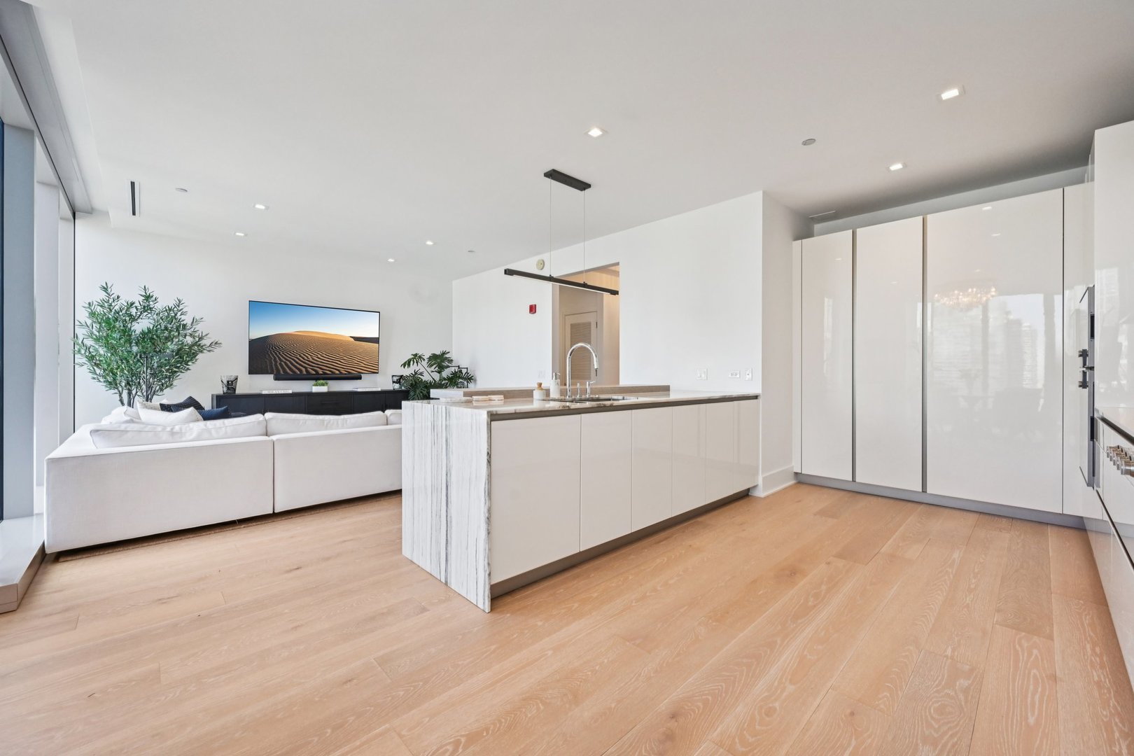 363 E Wacker Drive Unit: 2204