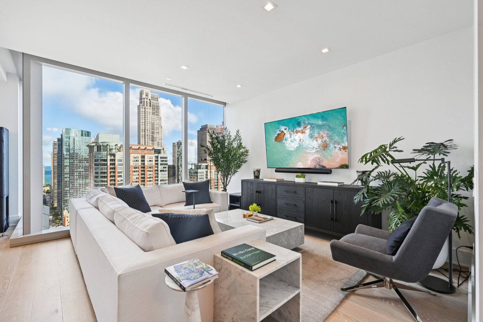 363 E Wacker Drive Unit: 2204