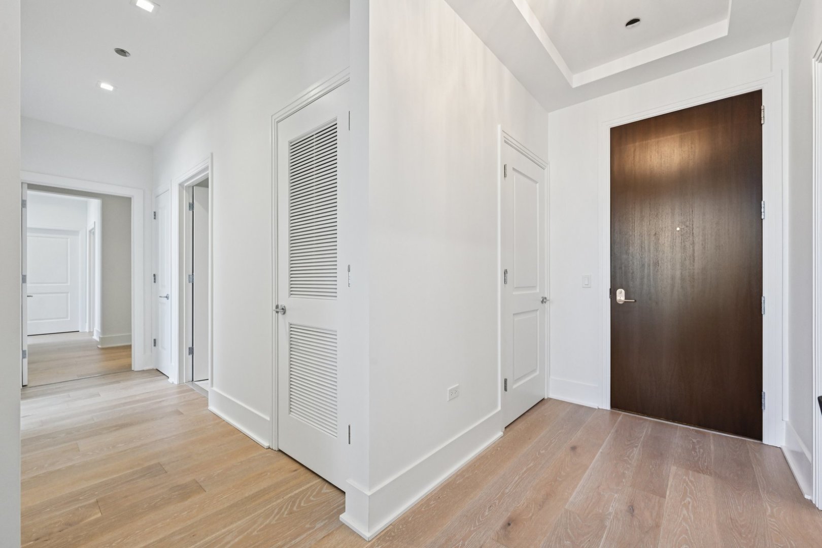 363 E Wacker Drive Unit: 2204