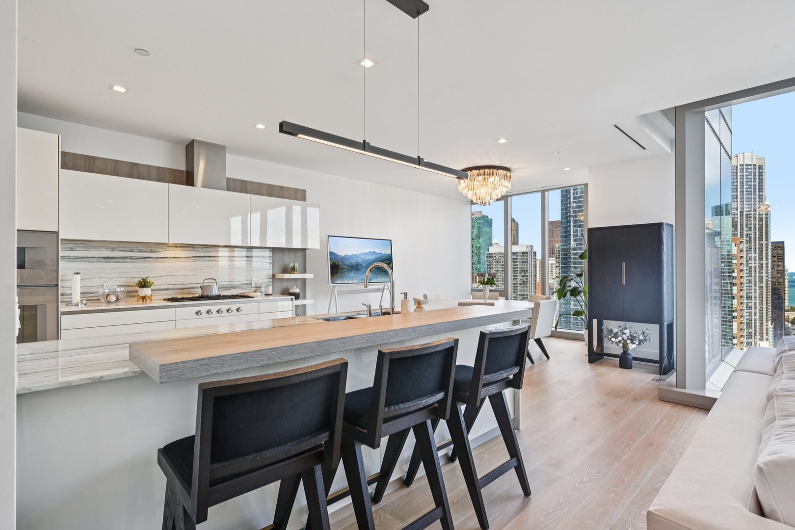 363 E Wacker Drive Unit: 2204