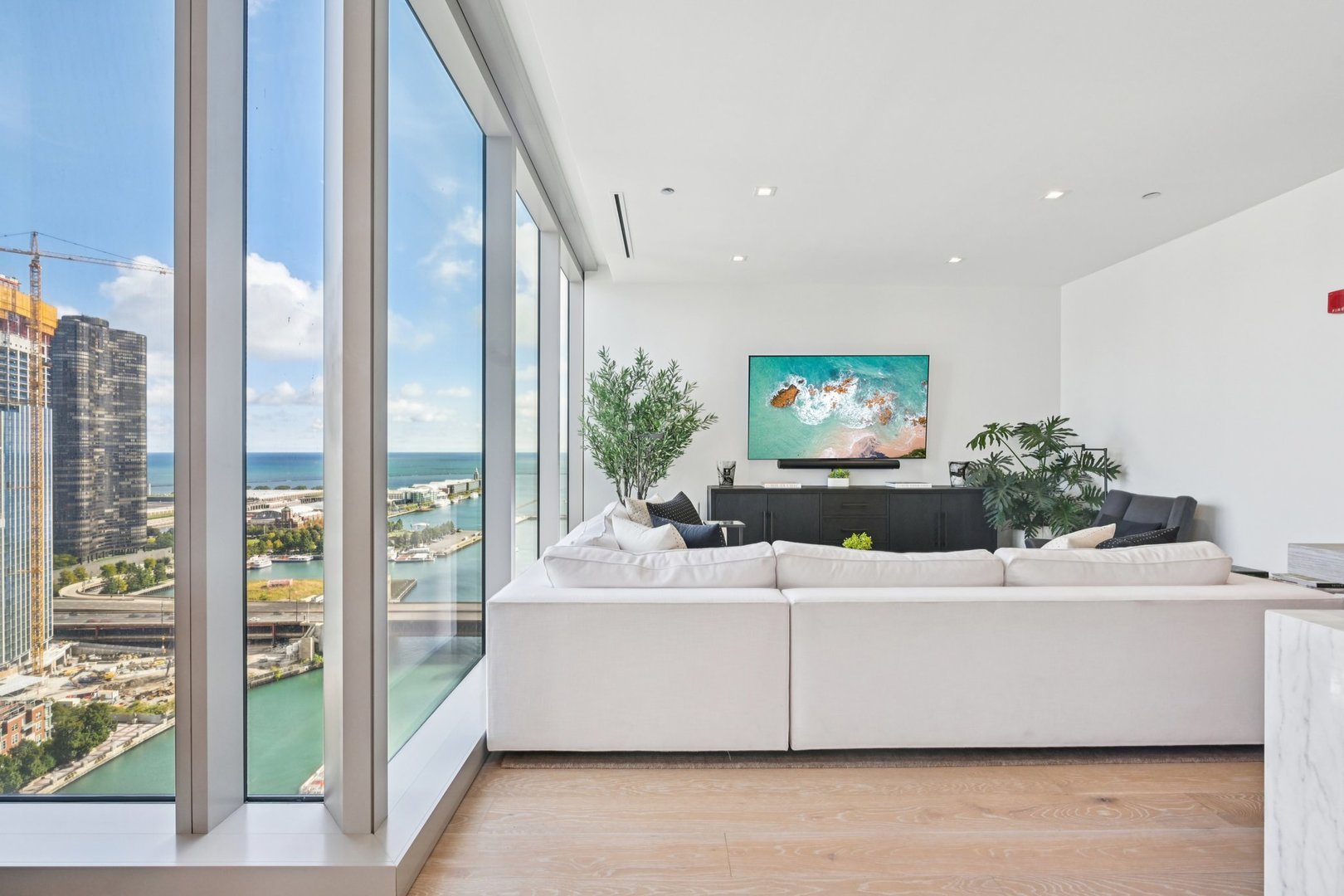 363 E Wacker Drive Unit: 2204