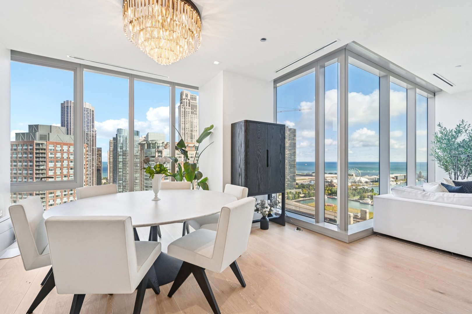 363 E Wacker Drive Unit: 2204