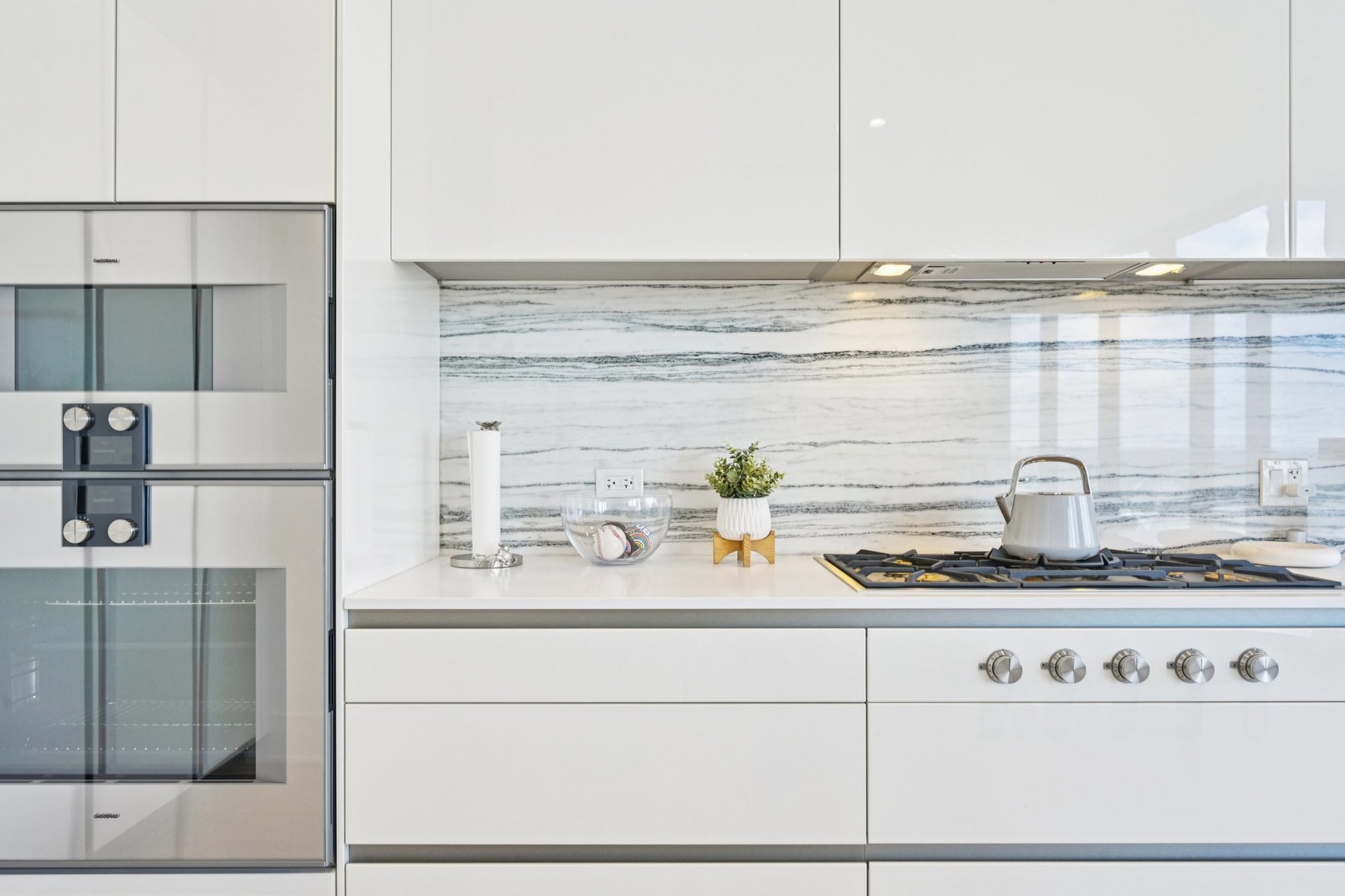 363 E Wacker Drive Unit: 2204