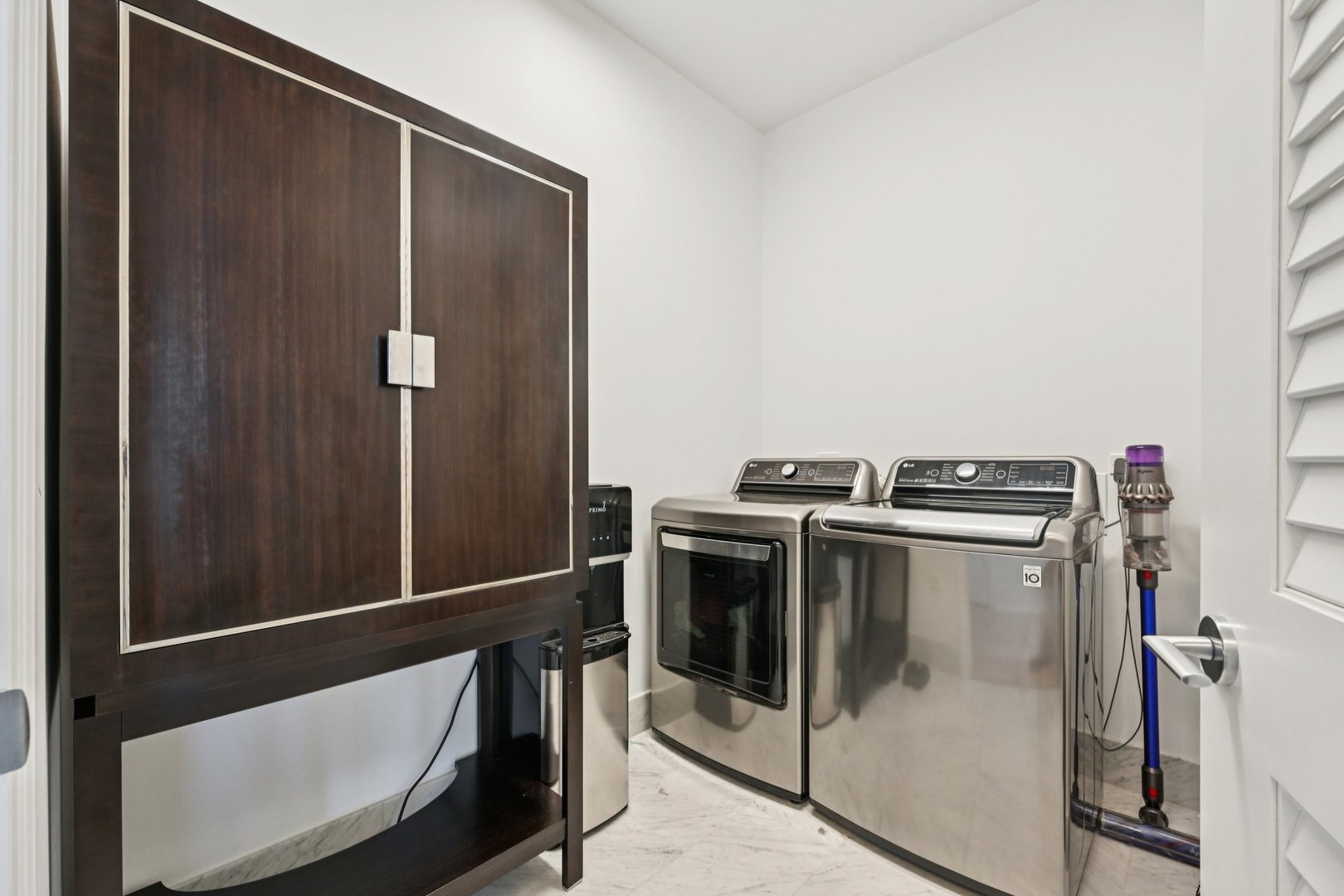 363 E Wacker Drive Unit: 2204