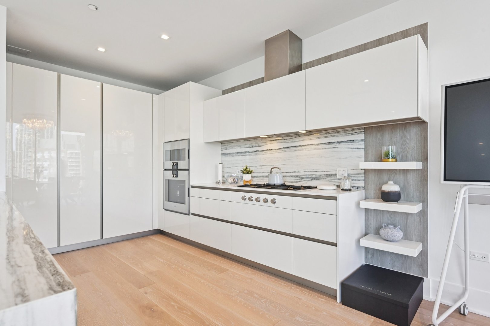 363 E Wacker Drive Unit: 2204