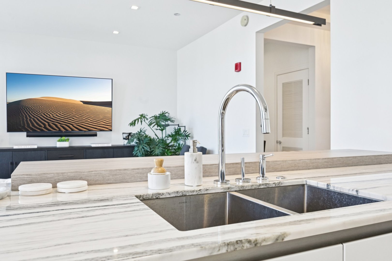 363 E Wacker Drive Unit: 2204