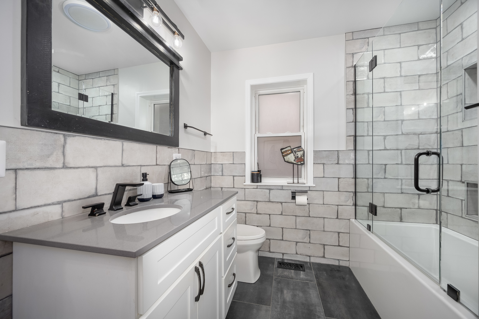 5531 N Campbell Avenue Unit: 1A