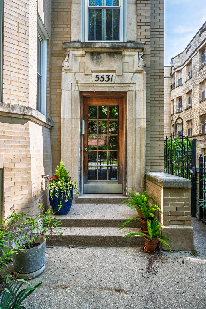 5531 N Campbell Avenue Unit: 1A