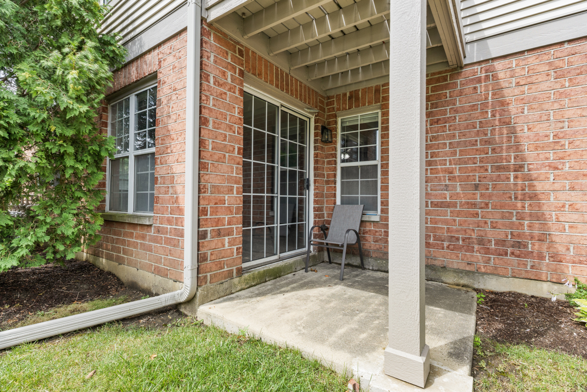 100 White Oak Court Unit: 1