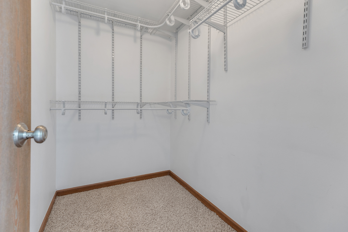 100 White Oak Court Unit: 1