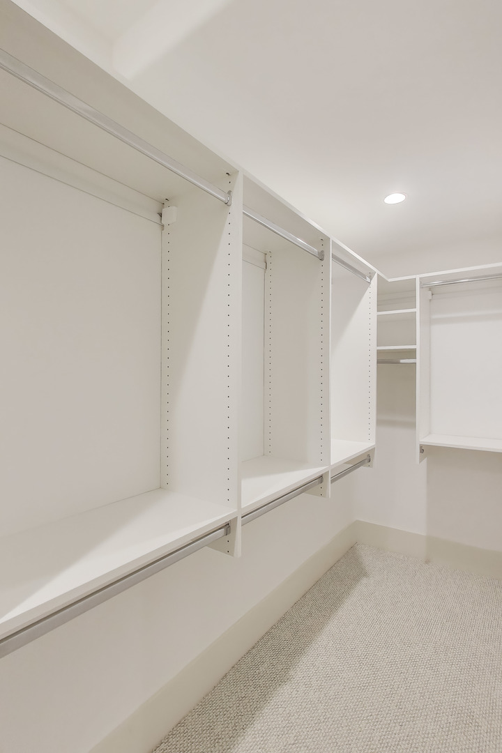 4135 N Kenmore Avenue Unit: 1S