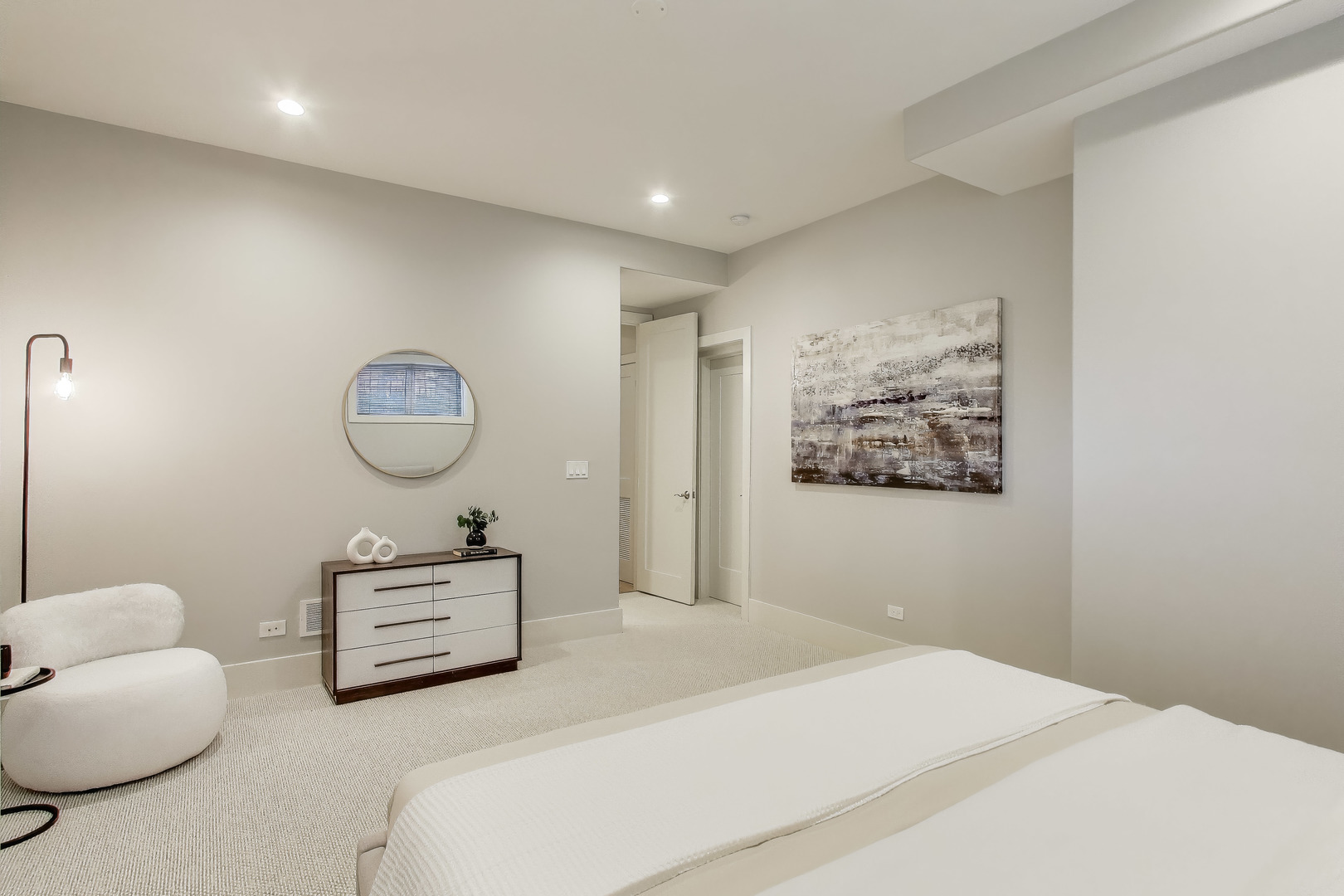 4135 N Kenmore Avenue Unit: 1S