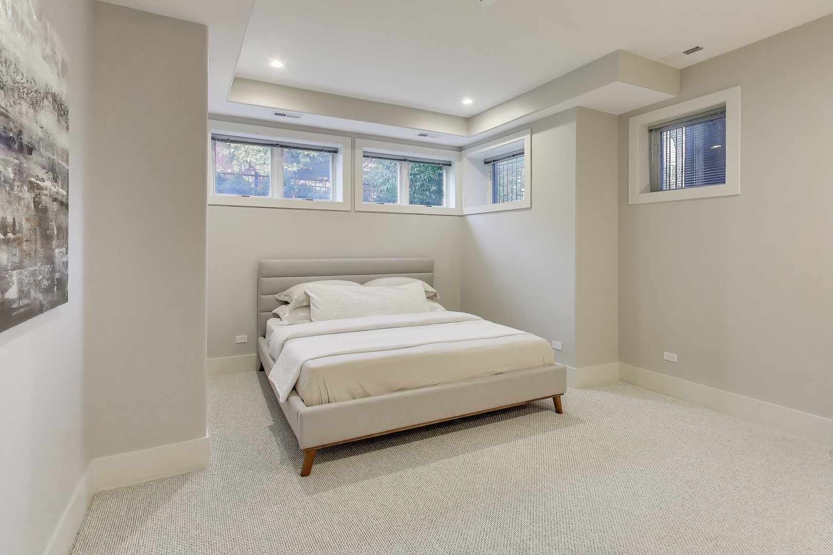 4135 N Kenmore Avenue Unit: 1S