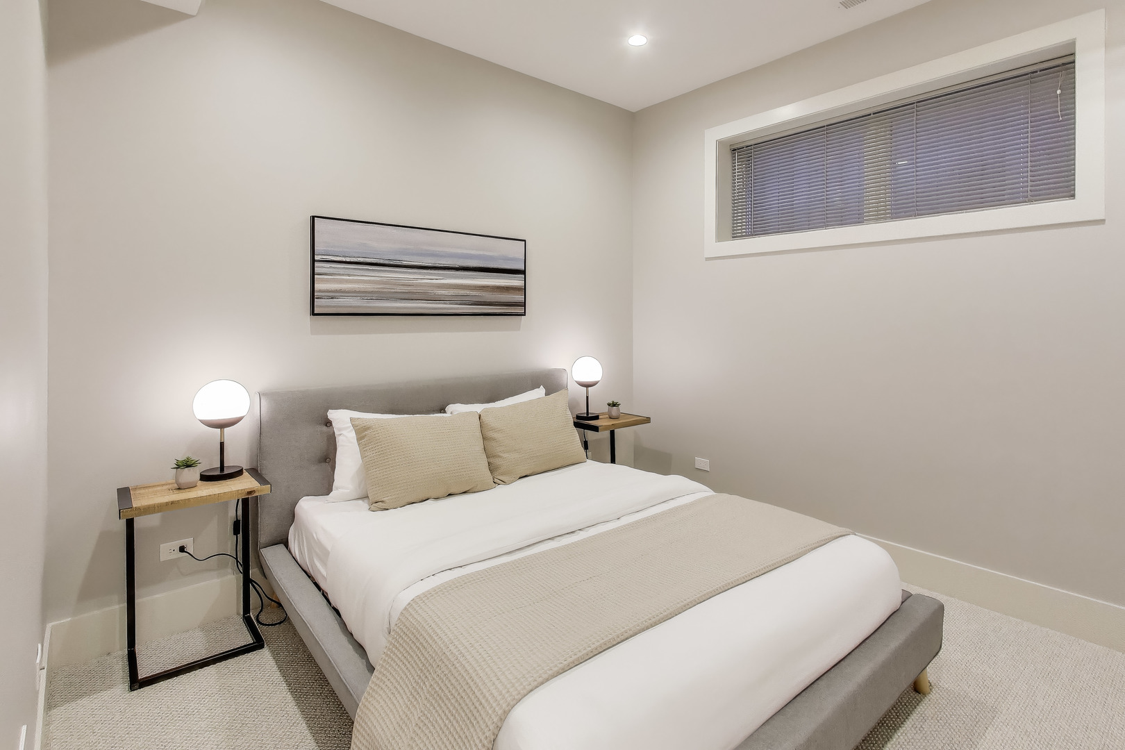 4135 N Kenmore Avenue Unit: 1S