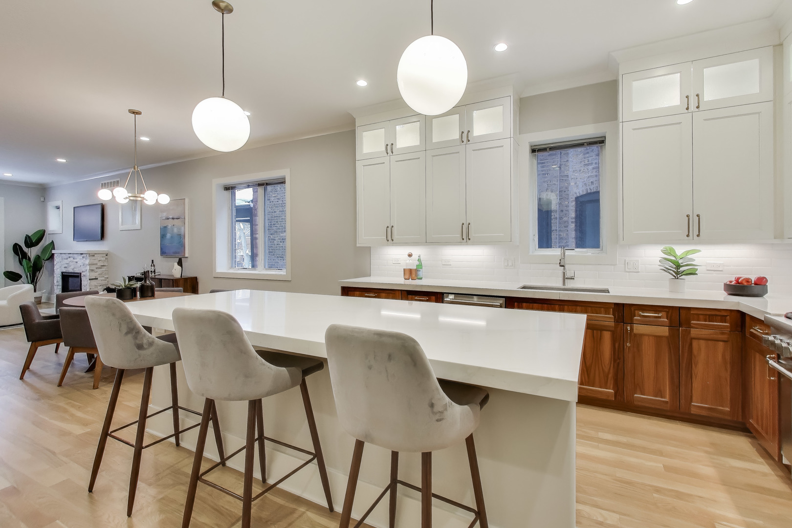 4135 N Kenmore Avenue Unit: 1S