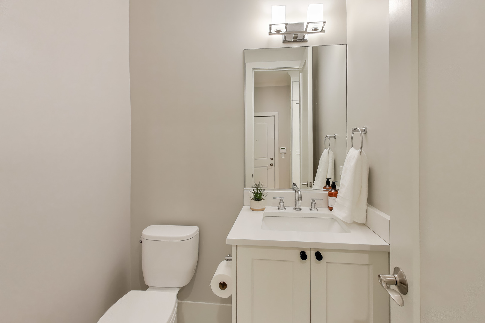 4135 N Kenmore Avenue Unit: 1S